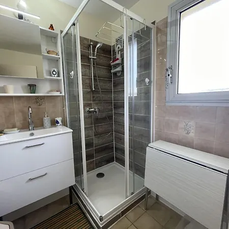 Appartement Royan: T2 Proche Avec Parking Privé - Fr-1-71-63