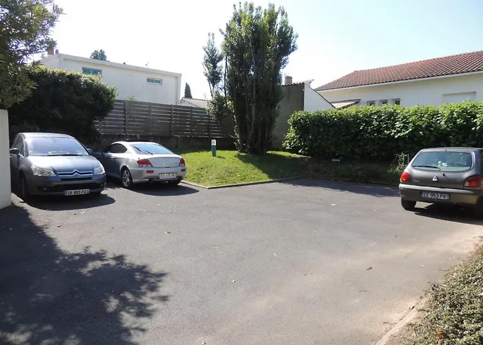 Royan: T2 Proche Avec Parking Prive - Fr-1-71-63 Royan