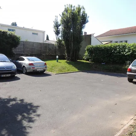 Royan: T2 Proche Avec Parking Privé - Fr-1-71-63 Royan